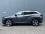 Hyundai Tucson 1.6 T-GDI 265pk PHEV Comfort Smart 4WD | Climate | Camera | Carplay | Keyless | Navigatie | Full - Led | Elek. Klep | Winterpakket | 19" Lichtmetaal | Digitale Cockpit | Parkeer Assistent | Adapt. Cruisecontrol | 1e Eigenaar