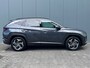Hyundai Tucson 1.6 T-GDI 265pk PHEV Comfort Smart 4WD | Climate | Camera | Carplay | Keyless | Navigatie | Full - Led | Elek. Klep | Winterpakket | 19" Lichtmetaal | Digitale Cockpit | Parkeer Assistent | Adapt. Cruisecontrol | 1e Eigenaar