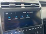 Hyundai Tucson 1.6 T-GDI 265pk PHEV Comfort Smart 4WD | Climate | Camera | Carplay | Keyless | Navigatie | Full - Led | Elek. Klep | Winterpakket | 19" Lichtmetaal | Digitale Cockpit | Parkeer Assistent | Adapt. Cruisecontrol | 1e Eigenaar