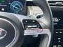 Hyundai Tucson 1.6 T-GDI 265pk PHEV Comfort Smart 4WD | Climate | Camera | Carplay | Keyless | Navigatie | Full - Led | Elek. Klep | Winterpakket | 19" Lichtmetaal | Digitale Cockpit | Parkeer Assistent | Adapt. Cruisecontrol | 1e Eigenaar