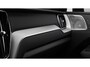 Volvo XC60 2.0 T8 Plug-in hybrid AWD Ultra Dark Executive Edition | Bowers & Wilkins | Luchtvering | 22" | Massagefunctie voorstoelen | Zwarte hemelbekleding | Head-Up Display | Getint Glas | Memory Seats |