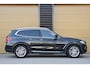 BMW X3 xDrive20i High Executive * Sportstoelen * Stuurverwarming * Trekhaak * Privacy glass *