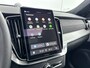 Volvo XC90 T8 Recharge Ultra Black Edition Executive Edition | 22" | Gelaagd & Getint Glas | Geintegreerd kinderzitje | Luchtvering | Geventileerd Nappa | Bowers & Wilkins | Stoelmassage | Panoramadak | Head-Up | 360 Camera | Matrix LED