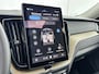 Volvo XC60 T6 Recharge Ultra Dark | 20" | Trekhaak | Panoramadak | Full LED | 360 Camera | Head-Up | Harman Kardon | Elektr. verst. Stoelen | Stoel/Stuur/Achterbankverwarming