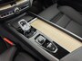 Volvo XC60 T6 Recharge Ultra Dark | 20" | Trekhaak | Panoramadak | Full LED | 360 Camera | Head-Up | Harman Kardon | Elektr. verst. Stoelen | Stoel/Stuur/Achterbankverwarming