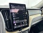 Volvo XC60 T6 Recharge Ultra Dark | 20" | Trekhaak | Panoramadak | Full LED | 360 Camera | Head-Up | Harman Kardon | Elektr. verst. Stoelen | Stoel/Stuur/Achterbankverwarming