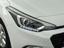 Hyundai i20 1.0 T-GDI GO! 2016 | CAMERA | CRUISE | NAVI | AIRCO | BLUETOOTH | 15'' LM VELGEN | PRIVACY GLASS | LAGE KMSTAND |
