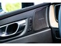 Volvo XC60 2.0 T6 Plug-in hybrid AWD Ultra Dark | Facelift | Luchtvering | Trekhaak | Adaptieve Cruise Control | Keyless Entry | Harman Kardon | Power Seats |