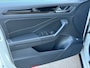 Volkswagen T-Roc 1.5 TSI 150pk DSG R-Line | Camera | Keyless | Elek. Achterklep | Dode hoek | Rijklaar incl. 1 jaar Bovag garantie