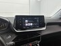 Peugeot e-2008 EV Allure 136pk 50 kWh Automaat | SoH 93,2% | Navigatie | Climate Control | Cruise Control | Camera | LED | 17"LMV | Apple Carplay/Android Auto |
