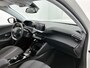Peugeot e-2008 EV Allure 136pk 50 kWh Automaat | SoH 93,2% | Navigatie | Climate Control | Cruise Control | Camera | LED | 17"LMV | Apple Carplay/Android Auto |