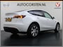 Tesla Model Y Long Range AWD 75kWh SOH 94% Warmtepomp AI-Computer Traffic Aware Adap.Cruise Leder Panoramadak Navi Ecc Camera Stoel+Stuurverwarming Privacy Glas Lmv Elek.Achterklep Led Elek.Stoelen+Memory 4WD Fabrieksgarantie tot 15-02-2027 - Garantie op de Accu+Motor tot 15-2-2031/192.000km