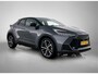 Toyota C-HR / C-HR+ 2.0 Plug-in Hybrid 220 Executive | BTW voertuig | JBL | Dodehoek detectie | Parkeersensoren voor+achter | Elektrische Achterklep | Full LED verlichting | Stoel+stuurverwarming | Navigatie | Apple CarPlay/Android Auto | Rijklaar