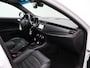 Alfa Romeo Giulietta Panoramadak | Lederen Bekleding | Parkeersensoren | Afneembare Trekhaak | Cruise Control | 18" Lichtmetalen Velgen