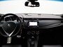 Alfa Romeo Giulietta Panoramadak | Lederen Bekleding | Parkeersensoren | Afneembare Trekhaak | Cruise Control | 18" Lichtmetalen Velgen