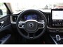 Volvo XC60 2.0 T6 Plug-in hybrid AWD Ultra Dark | Head-up Display | Blind Spot | 360 Graden Camera | Android Auto/Apple CarPlay | Verwarmbaar Stuurwiel | Verwarmbare Voorstoelen en Achterbank | Adaptieve Cruise controle | Elektrische Verstelbare Voorstoelen met Memory | Panoramadak | Trekhaak | Harman Kardon |