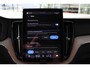 Volvo XC60 2.0 T6 Plug-in hybrid AWD Ultra Dark | Head-up Display | Blind Spot | 360 Graden Camera | Android Auto/Apple CarPlay | Verwarmbaar Stuurwiel | Verwarmbare Voorstoelen en Achterbank | Adaptieve Cruise controle | Elektrische Verstelbare Voorstoelen met Memory | Panoramadak | Trekhaak | Harman Kardon |
