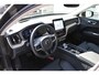 Volvo XC60 2.0 T6 Plug-in hybrid AWD Ultra Dark | Head-up Display | Blind Spot | 360 Graden Camera | Android Auto/Apple CarPlay | Verwarmbaar Stuurwiel | Verwarmbare Voorstoelen en Achterbank | Adaptieve Cruise controle | Elektrische Verstelbare Voorstoelen met Memory | Panoramadak | Trekhaak | Harman Kardon |