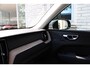 Volvo XC60 2.0 T6 Plug-in hybrid AWD Ultra Dark | Head-up Display | Blind Spot | 360 Graden Camera | Android Auto/Apple CarPlay | Verwarmbaar Stuurwiel | Verwarmbare Voorstoelen en Achterbank | Adaptieve Cruise controle | Elektrische Verstelbare Voorstoelen met Memory | Panoramadak | Trekhaak | Harman Kardon |