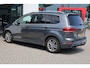 Volkswagen Touran 1.4 TSI Highline Edition R 7p 110KW/150PK DSG, NL auto 1e eigenaar dealeronderhouden, 7P trekhaak, ergo stoel, LED koplampen, elektrische achterklep, keyless entry, stoelverwarming, carplay, ACC, alcantara bekleding, privacy glas, sebring R Line velgen.