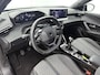 Peugeot 2008 SUV Allure 100pk | Navigatie via draadloze Apple Carplay / Android Auto | Climate Control | Cruise Control | Parkeersensoren v+a | Keyless | Armsteun | Digitaal instrumentenpaneel | DAB+ radio | Led koplampen | Donker getint glas | Trekhaak | 17" lichtmetalen velgen |