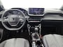 Peugeot 2008 SUV Allure 100pk | Navigatie via draadloze Apple Carplay / Android Auto | Climate Control | Cruise Control | Parkeersensoren v+a | Keyless | Armsteun | Digitaal instrumentenpaneel | DAB+ radio | Led koplampen | Donker getint glas | Trekhaak | 17" lichtmetalen velgen |