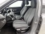Peugeot 2008 SUV Allure 100pk | Navigatie via draadloze Apple Carplay / Android Auto | Climate Control | Cruise Control | Parkeersensoren v+a | Keyless | Armsteun | Digitaal instrumentenpaneel | DAB+ radio | Led koplampen | Donker getint glas | Trekhaak | 17" lichtmetalen velgen |