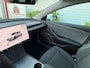 Tesla Model 3 60 KWH Standard achterwielaandrijving/ LFP accu/ Stoelverwarming/ Warmtepomp/ Camera voor/ Knipperlicht hendel/ Nieuwe auto