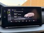 Skoda Octavia Combi 1.0 e-TSI Ambition Automaat | Stoelverwarming | 17 inch lichtmetalen velgen | Metallic lak | Climate & cruise control | LED koplampen | Apple CarPlay/Android Auto | Parkeersensoren achter