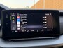 Skoda Octavia Combi 1.0 e-TSI Ambition Automaat | Stoelverwarming | 17 inch lichtmetalen velgen | Metallic lak | Climate & cruise control | LED koplampen | Apple CarPlay/Android Auto | Parkeersensoren achter