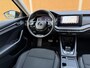 Skoda Octavia Combi 1.0 e-TSI Ambition Automaat | Stoelverwarming | 17 inch lichtmetalen velgen | Metallic lak | Climate & cruise control | LED koplampen | Apple CarPlay/Android Auto | Parkeersensoren achter