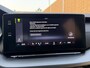 Skoda Octavia Combi 1.0 e-TSI Ambition Automaat | Stoelverwarming | 17 inch lichtmetalen velgen | Metallic lak | Climate & cruise control | LED koplampen | Apple CarPlay/Android Auto | Parkeersensoren achter