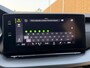 Skoda Octavia Combi 1.0 e-TSI Ambition Automaat | Stoelverwarming | 17 inch lichtmetalen velgen | Metallic lak | Climate & cruise control | LED koplampen | Apple CarPlay/Android Auto | Parkeersensoren achter
