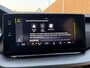 Skoda Octavia Combi 1.0 e-TSI Ambition Automaat | Stoelverwarming | 17 inch lichtmetalen velgen | Metallic lak | Climate & cruise control | LED koplampen | Apple CarPlay/Android Auto | Parkeersensoren achter