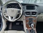 Volvo V40 Cross Country 2.0 T4 Nordic+ | Trekhaak | Panoramadak | Lederen Bekleding | Elektrisch Verstelbare Voorstoelen | Parkeerverwarming | Navigatie | Cruise Control Adaptief | BLIS | Keyless Entry