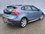 Volvo V40 Cross Country 2.0 T4 Nordic+ | Trekhaak | Panoramadak | Lederen Bekleding | Elektrisch Verstelbare Voorstoelen | Parkeerverwarming | Navigatie | Cruise Control Adaptief | BLIS | Keyless Entry