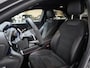 Mercedes-Benz A-klasse 180 Business Solution AMG - Apple Carplay/Android Auto - Stoelverwarming - Sfeerverlichting - Alcantara/Leder
