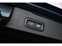 Volvo V60 T6 Plug-in hybrid AWD Ultra Dark | Google | Long Range | Schuif-/Kanteldak | Adaptieve Cruise Control | DAB | Head-Up Display | Camera | Stoelverwarming Voor + Achter | Harman Kardon Audio | Getint Glas | Zitverlenging | Elek. Stoelen | Memory | 19" LM