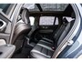 Volvo V60 T6 Plug-in hybrid AWD Ultra Dark | Google | Long Range | Schuif-/Kanteldak | Adaptieve Cruise Control | DAB | Head-Up Display | Camera | Stoelverwarming Voor + Achter | Harman Kardon Audio | Getint Glas | Zitverlenging | Elek. Stoelen | Memory | 19" LM