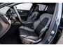 Volvo V60 T6 Plug-in hybrid AWD Ultra Dark | Google | Long Range | Schuif-/Kanteldak | Adaptieve Cruise Control | DAB | Head-Up Display | Camera | Stoelverwarming Voor + Achter | Harman Kardon Audio | Getint Glas | Zitverlenging | Elek. Stoelen | Memory | 19" LM