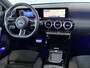Mercedes-Benz A-klasse 180 Business Solution AMG | Achterruitrijcamera | Night pakket | Panoramadak | Sfeerverlichting |