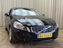 Volvo V60 2.0 D3 Kinetic Automaat / Org.NL! / Cruise / Navigatie / ECC Clima / Trekhaak / PDC / 16'' LMV