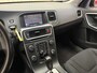 Volvo V60 2.0 D3 Kinetic Automaat / Org.NL! / Cruise / Navigatie / ECC Clima / Trekhaak / PDC / 16'' LMV