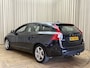 Volvo V60 2.0 D3 Kinetic Automaat / Org.NL! / Cruise / Navigatie / ECC Clima / Trekhaak / PDC / 16'' LMV