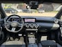 Mercedes-Benz A-klasse 200 AMG Line PANORAMADAK | WIDESCREEN | AMBIENT LIGHT SFEERVERLICHTING | ELEKTRISCHE TREKHAAK | KEYLESS ENTRY | 360 GRADEN CAMERA | ELEKTRISCHE STOELEN MET GEHEUGEN | STOEL- + STUURVERWARMING | MEGA COMPLEET | RIJKLAAR MET 12 MND BOVAG GARANTIE |