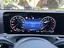 Mercedes-Benz A-klasse 200 AMG Line PANORAMADAK | WIDESCREEN | AMBIENT LIGHT SFEERVERLICHTING | ELEKTRISCHE TREKHAAK | KEYLESS ENTRY | 360 GRADEN CAMERA | ELEKTRISCHE STOELEN MET GEHEUGEN | STOEL- + STUURVERWARMING | MEGA COMPLEET | RIJKLAAR MET 12 MND BOVAG GARANTIE |