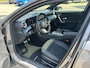 Mercedes-Benz A-klasse 200 AMG Line PANORAMADAK | WIDESCREEN | AMBIENT LIGHT SFEERVERLICHTING | ELEKTRISCHE TREKHAAK | KEYLESS ENTRY | 360 GRADEN CAMERA | ELEKTRISCHE STOELEN MET GEHEUGEN | STOEL- + STUURVERWARMING | MEGA COMPLEET | RIJKLAAR MET 12 MND BOVAG GARANTIE |
