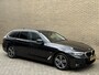 BMW 5-Serie 530e Touring 292pk | Executive | Trekhaak wegklapbaar | Sportstoelen met lederen bekleding | Virtual cockpit | Adaptieve cruise | Camera | Navigatie | Apple CarPlay | Stoel&stuurverwarming | 18 inch velgen | Sfeerverlichting | Dealeronderhouden