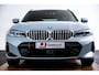 BMW 3-Serie Touring 330e xDrive M Sport - Active Cruise Control - Getinte ruiten - Zonneschermen achter - Elektrisch verstelbare/verwarnbare voorstoelen - Parking Assistant Plus - Adaptieve LED koplampen -