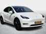 Tesla Model Y RWD 58 kWh SoH 94,5% / Warmtepomp / Trekhaak / Panoramadak / Stoelverwarming en Ventilatie / 3 Fase / 1e Eigenaar /
